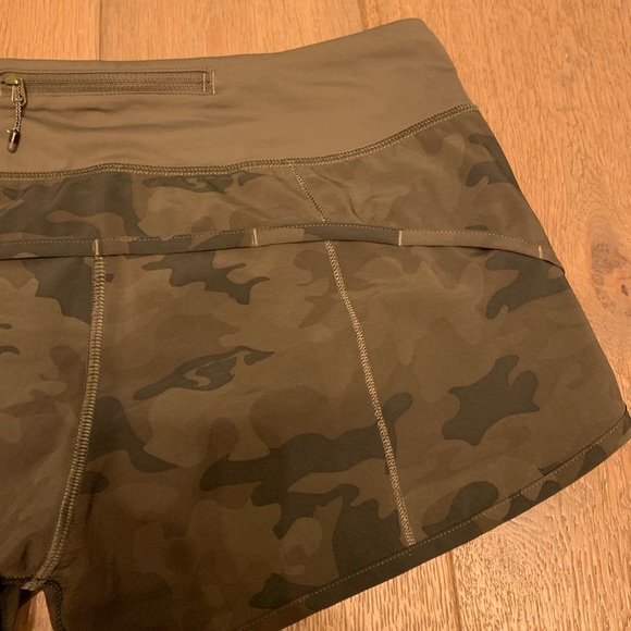 Lululemon Savasana fatigue green camo original speed shorts size 6 - Picture 4 of 8